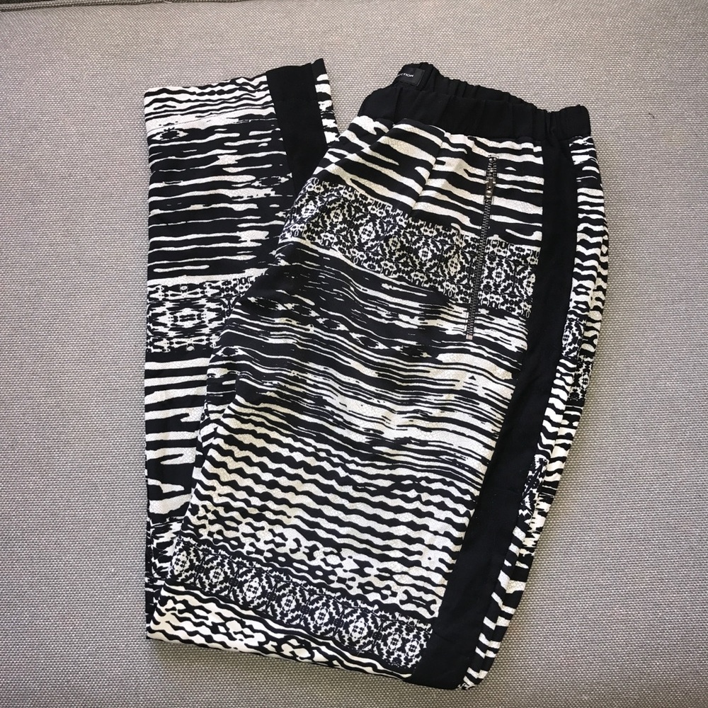 Black and white print pants