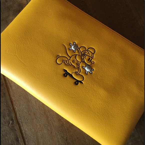 Coach x Disney Wristlet in mustard - Picture 2 of 6