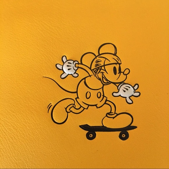 Coach x Disney Wristlet in mustard - Picture 3 of 6