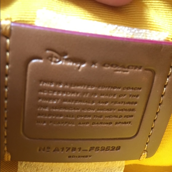 Coach x Disney Wristlet in mustard - Picture 4 of 6