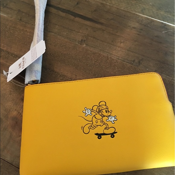 Coach x Disney Wristlet in mustard - Picture 6 of 6