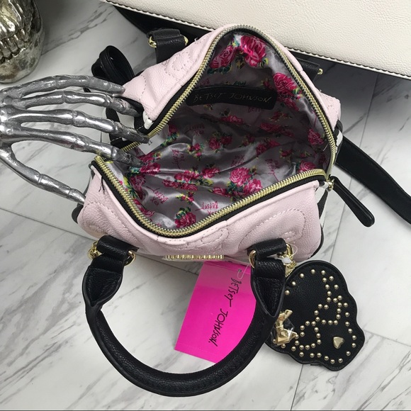 betsey johnson black skull purse