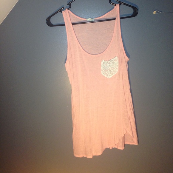 Pink tank top with a crochet pocket - Picture 1 of 2