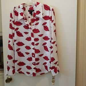 Hot lips blouse