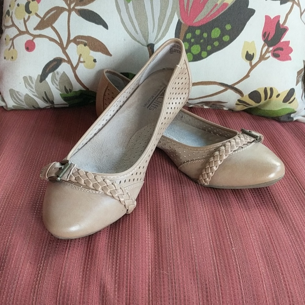 Cliffs by White Mountain "Jelly" tan flats sz.9