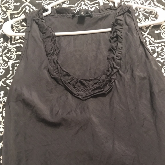 Banana Republic Ruffle Top - Picture 3 of 3
