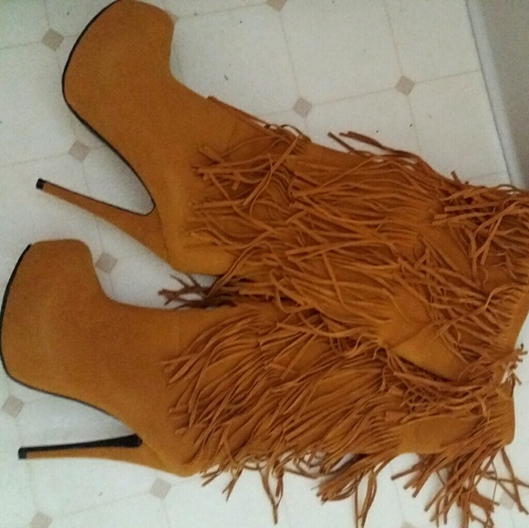 Mustard color fringe boots - Picture 2 of 4