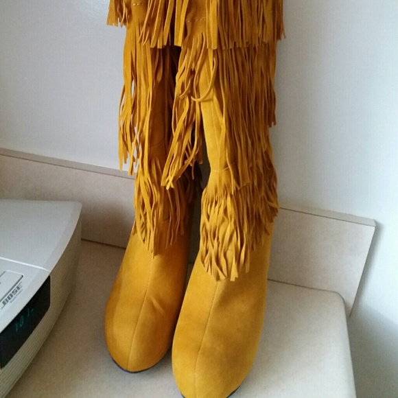 Mustard color fringe boots - Picture 3 of 4