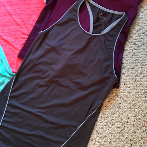Workout shirts by Nike - Picture 3 of 7