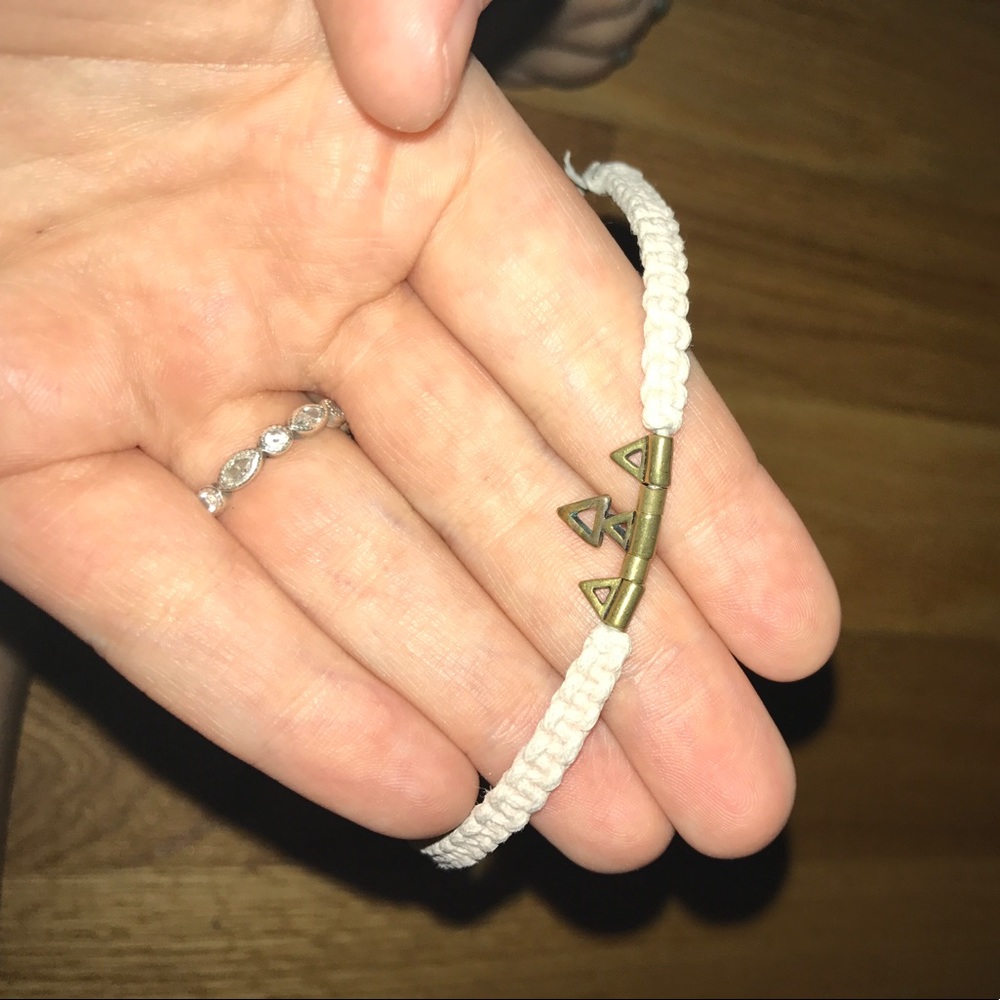 💟 White Braided Bracelet