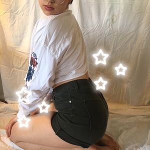 HUNTER GREEN MOM SHORTS