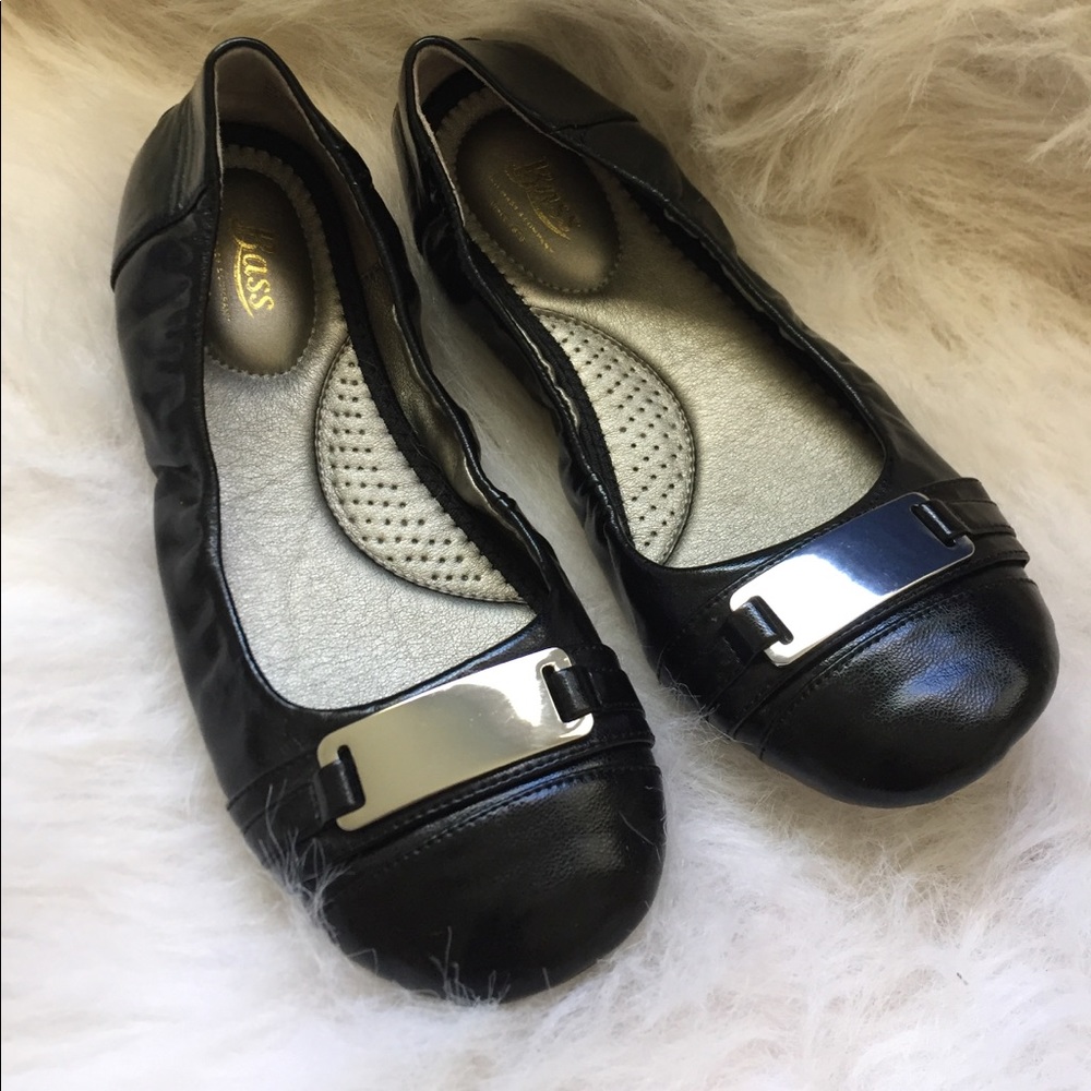 Bass Lovey flats , almost like new condition