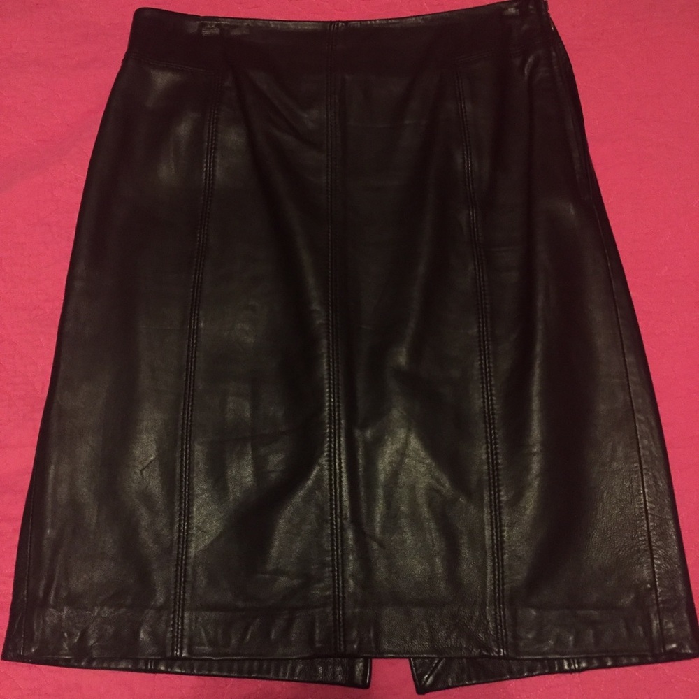 Black leather pencil skit