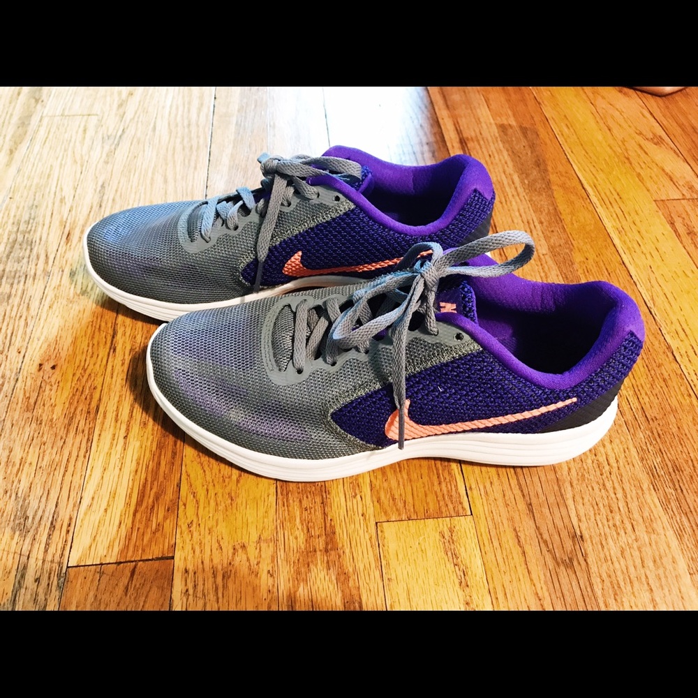 Nike Women's Revolution 3 sneakers