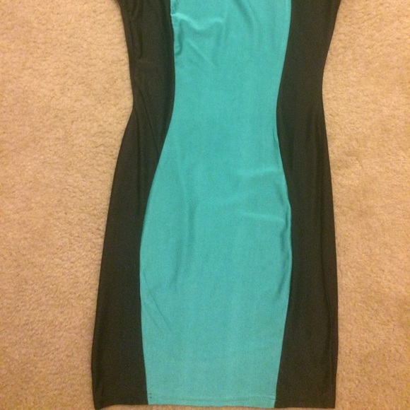 Fitting dress - Picture 2 of 3