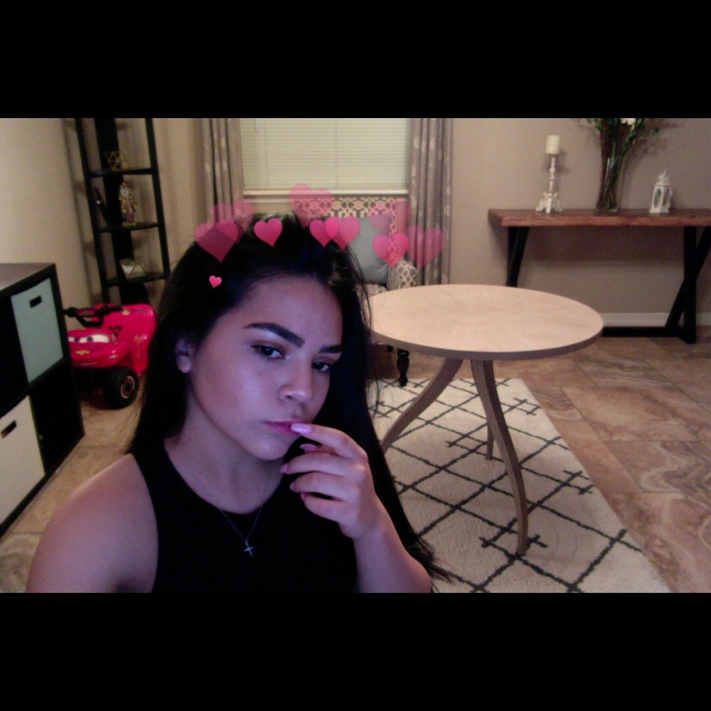 Meet your Posher, Anai