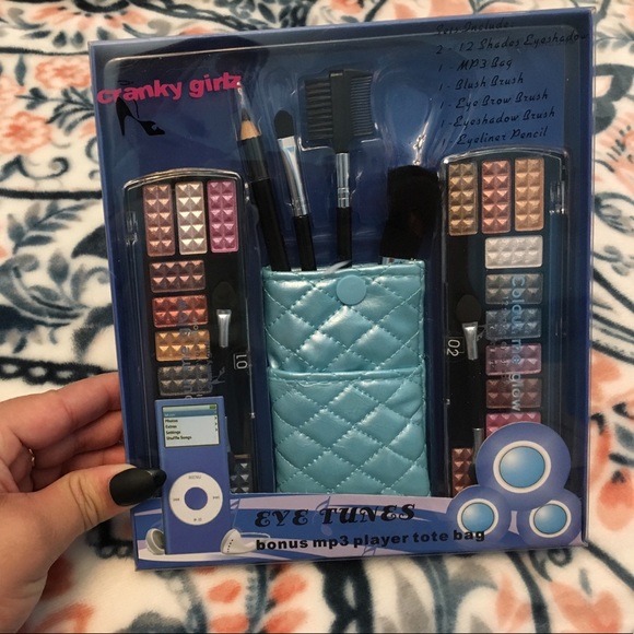 Makeup box - Picture 1 of 1