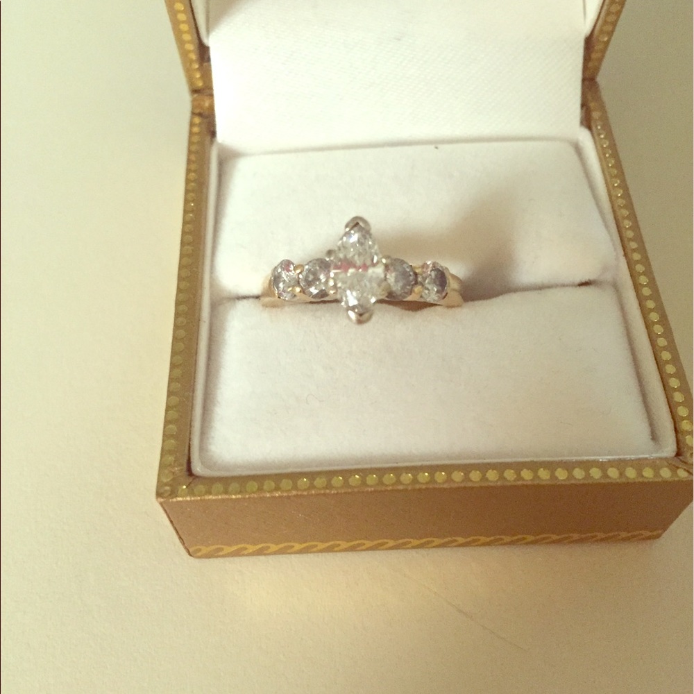 Engagement ring ! Trades welcome
