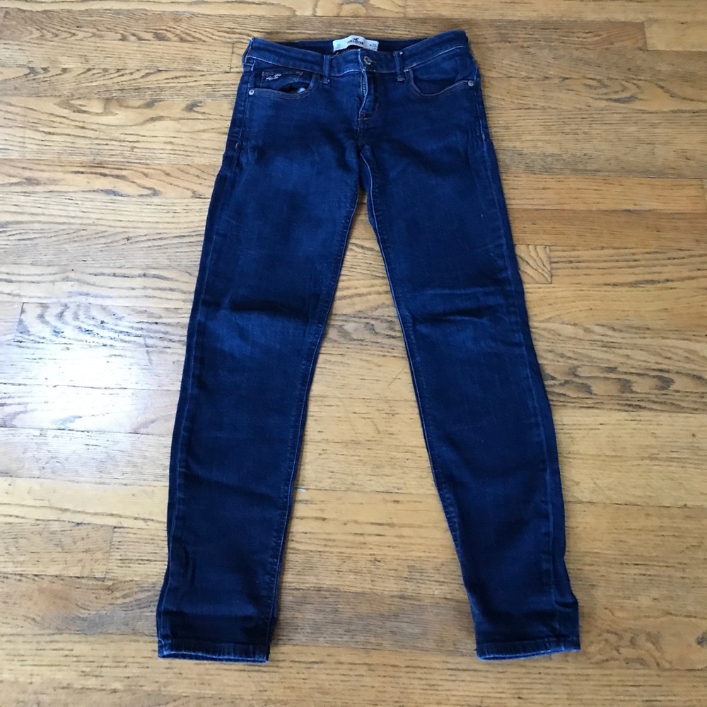 Hollister skinny jeans. Size 26x29 (3s)