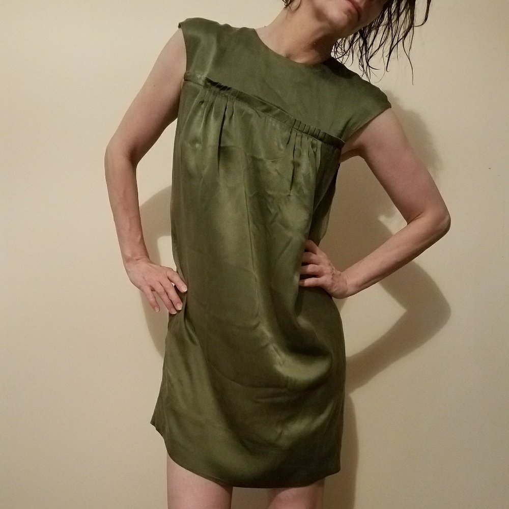 BCBGMaxAzri  100% silk dress