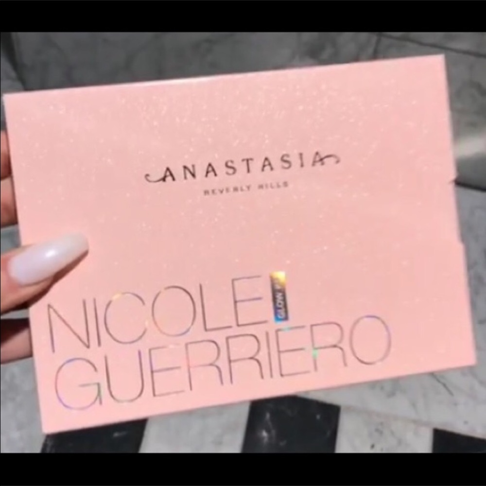 🔥LIMITED EDITION ABH x NICOLE GUERRIERO Glo kit🔥
