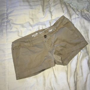 Khaki short shorts