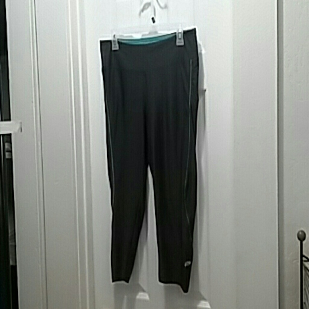 Price cut, Capri workout pants. XL, spandex