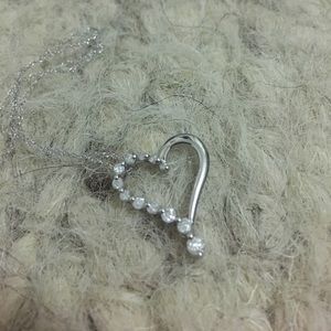 White gold and 1/2 carat weight pendant