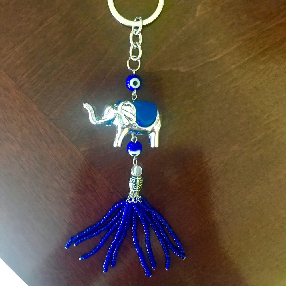 NWOT Beautiful Elephant Key Ring 🐘🐘 Silver Tone