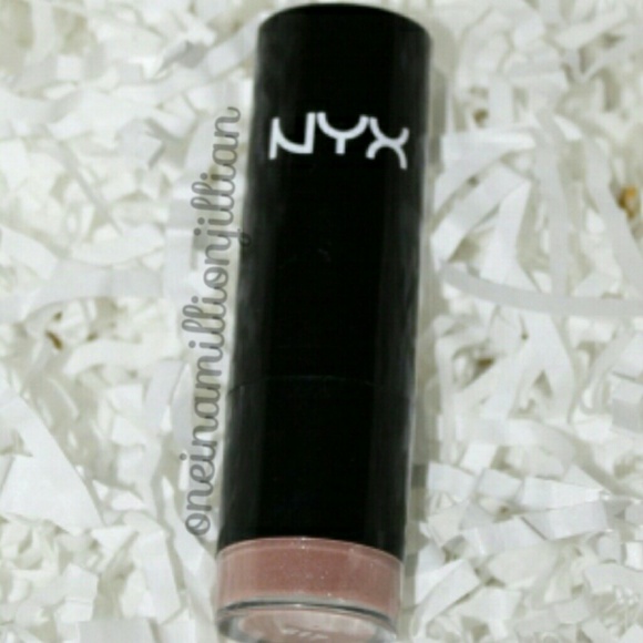 NYX Round Lipstick - Summer Love - Picture 2 of 3