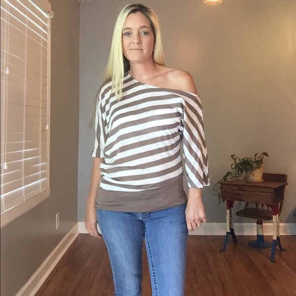 Off The Shoulder Top - Picture 2 of 6