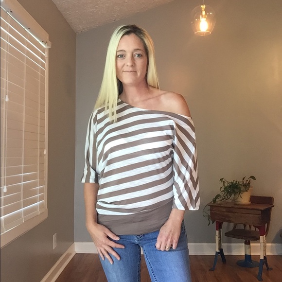 Off The Shoulder Top - Picture 3 of 6