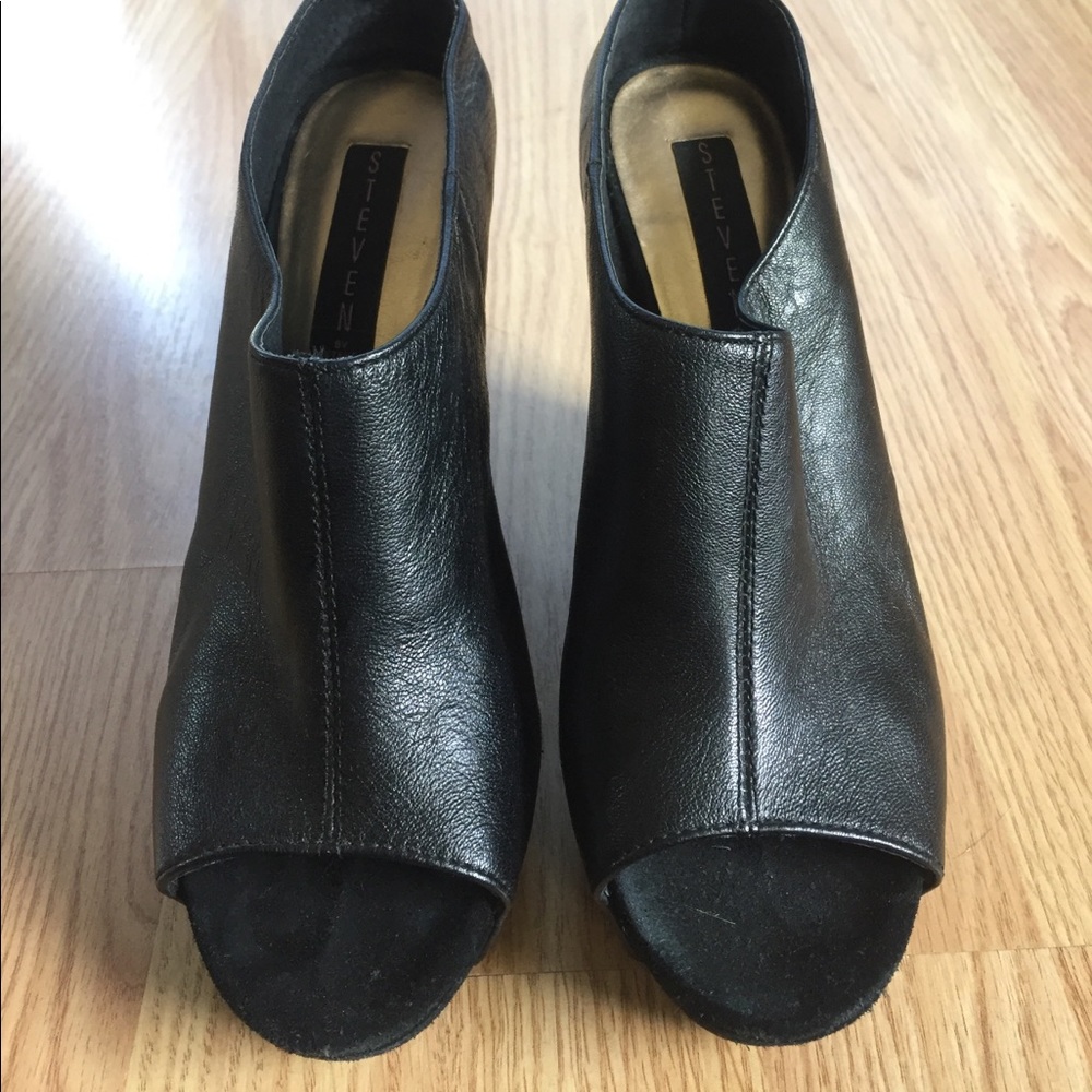 Steven by Steve Madden black open toe  wedges