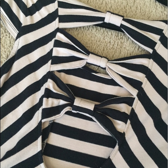 Flattering Striped Open Back Dress with Bows - Picture 3 of 3
