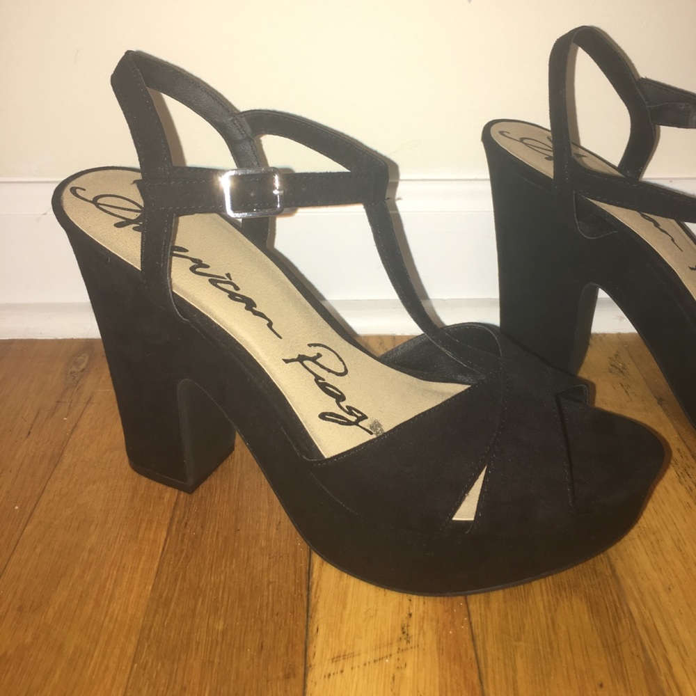 Retro look - Jamie T-Strap Platform Dress Sandals