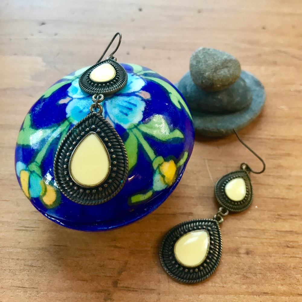 Vintage-Style Teardrop Earrings