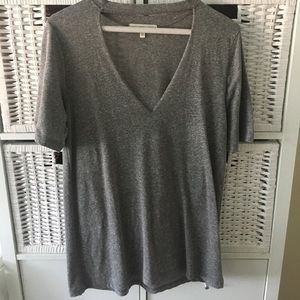 deep-v gray tee!