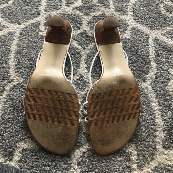 White House Black Market Shoes - EUC White kitten heels White House Black Market Shoes - EUC White kitten heels