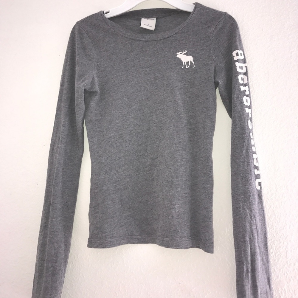 Gray Abercrombie kids long sleeve top.