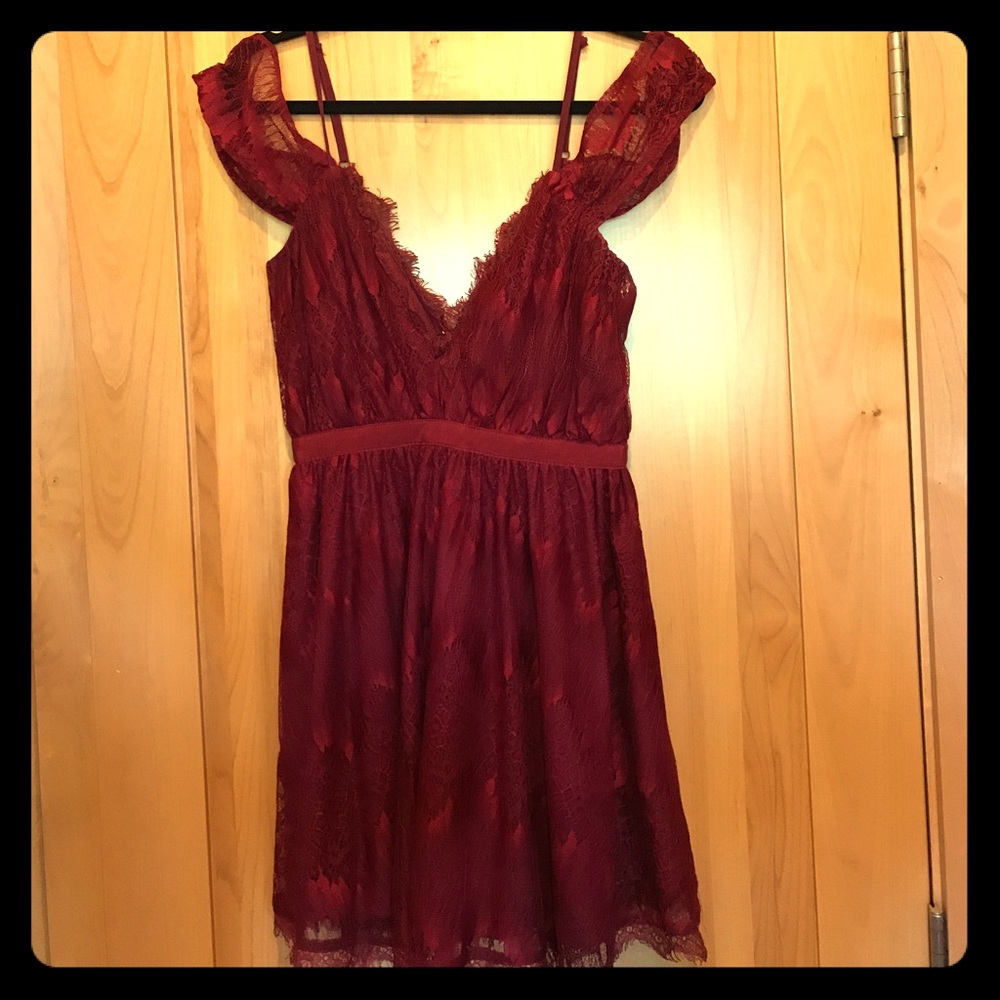 Tobi Off-the-shoulder Lace Dress