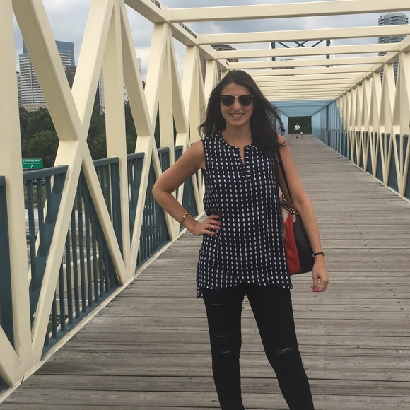 Meet your Posher, Marisa - Picture 2 of 6