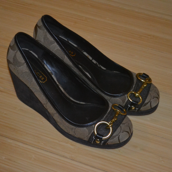 Coach Issy Khaki Round Toe Wedge Heel - Picture 1 of 2