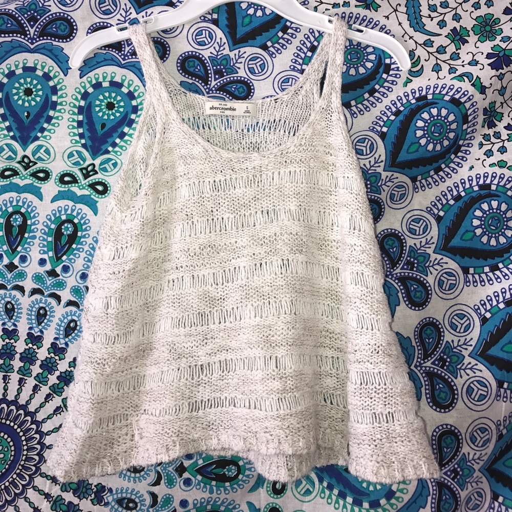 White/beige knitted blouse.