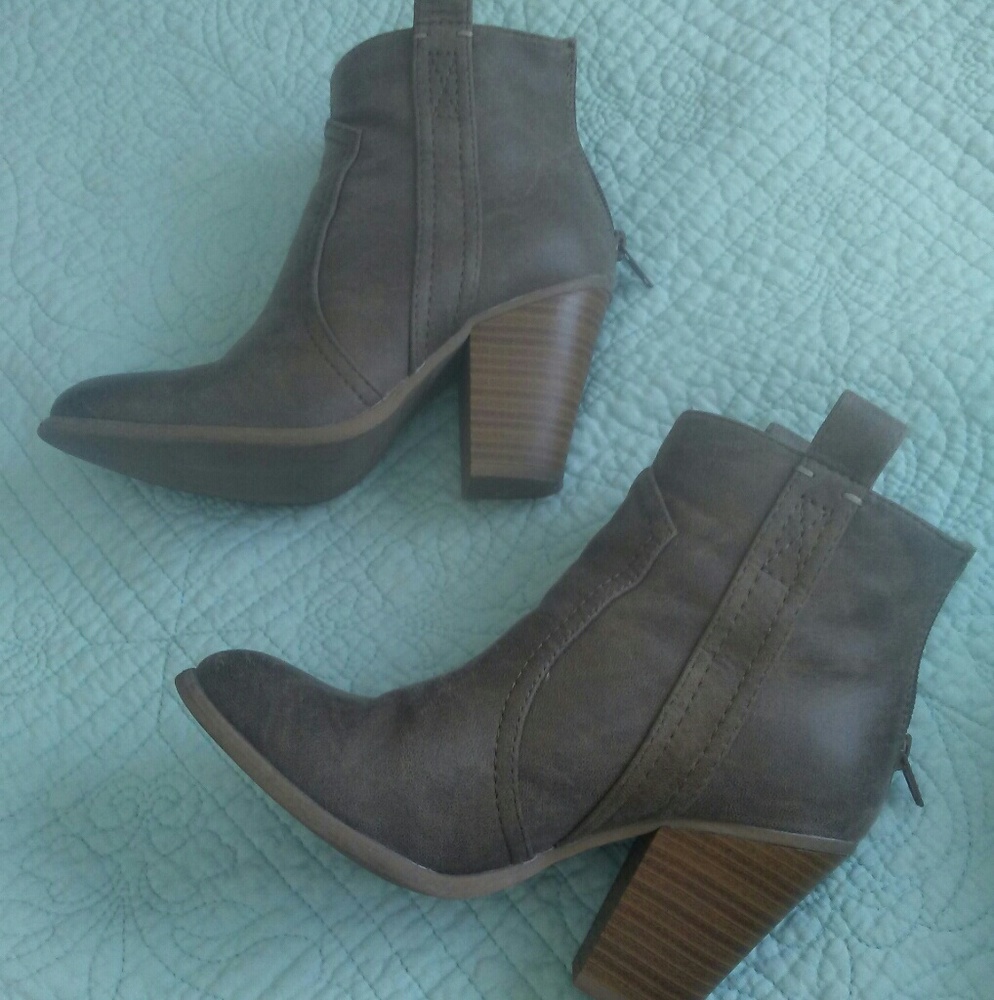 Tan JustFab booties