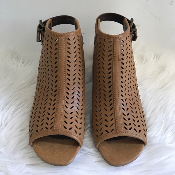•Perforated Peep Toe Booties• - Picture 2 of 7
