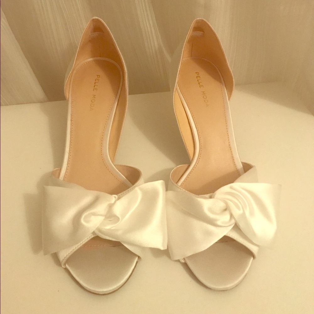 Brand New Pelle Alera Pump. Size 9.👰💛👛
