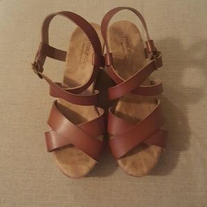 NEW Maurices Memory Foam Wedge