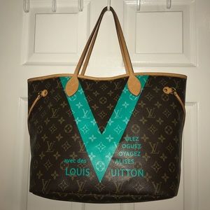 Louis Vuitton monogram v bag