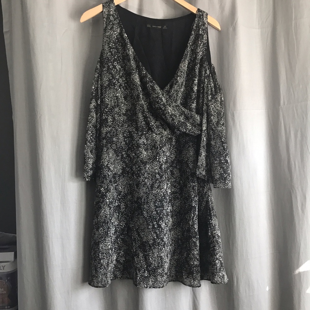 Zara • Printed Floral Cold Shoulder Flowy Dress - Picture 3 of 8
