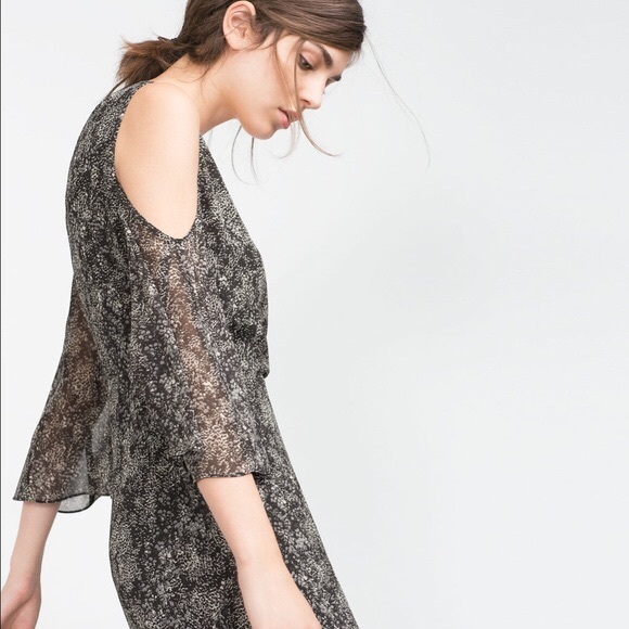 Zara • Printed Floral Cold Shoulder Flowy Dress - Picture 2 of 8